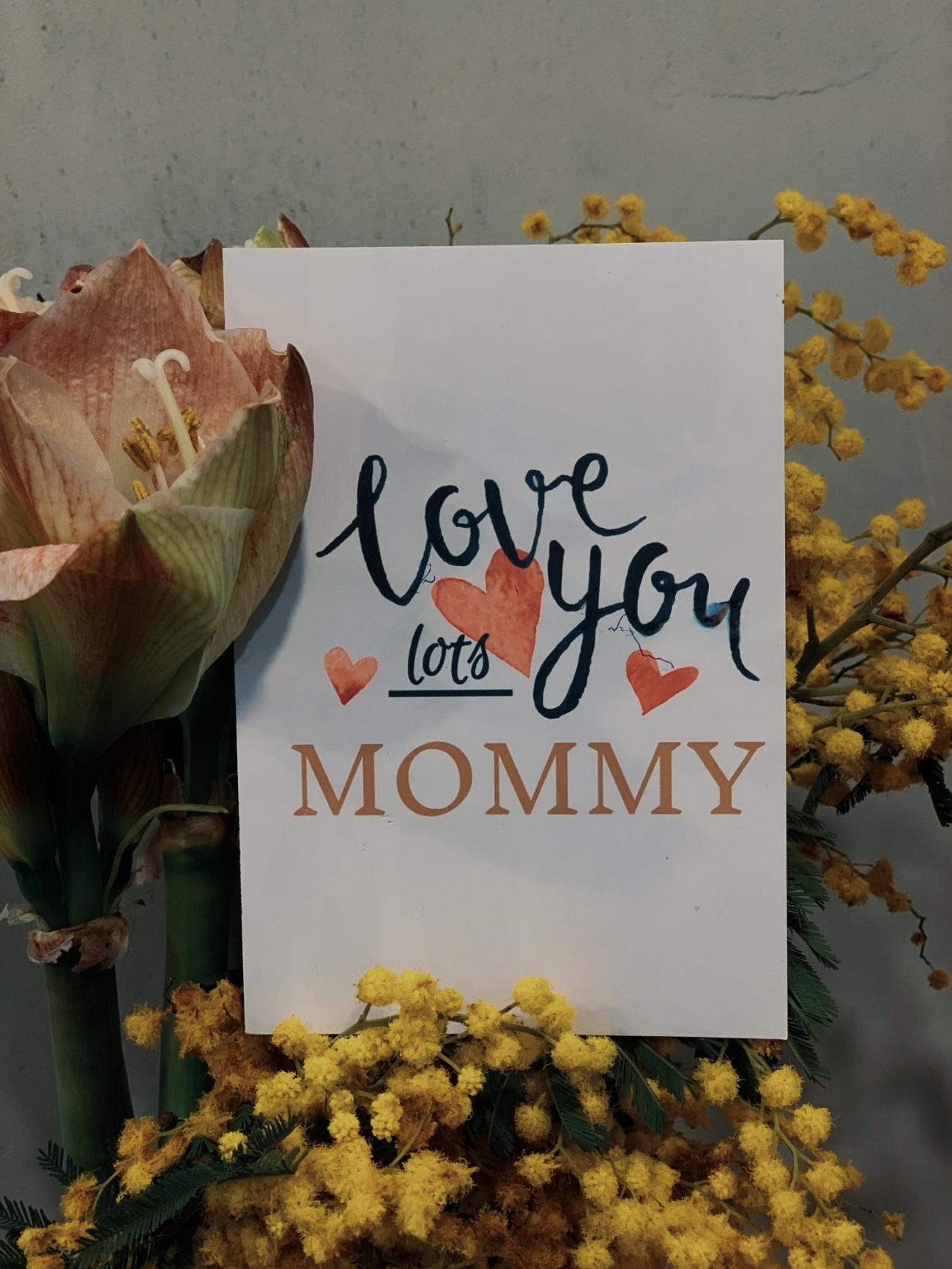 Открытка "Love you mommy"